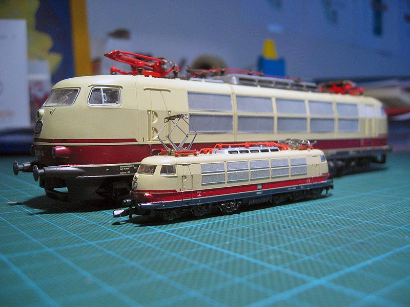 Bestand:Lokomotiven BR103 H0 Z 01.jpg