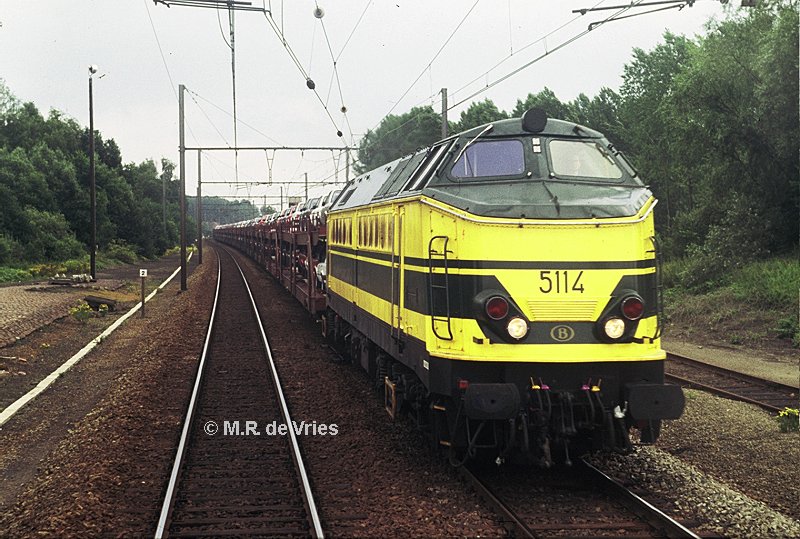 Bestand:5114 met autotrein tussen Gent en Mechelen 12-7-1988.jpg