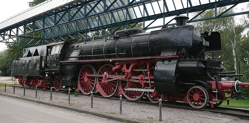 Bestand:Commons-Schnellzuglokomotive 18323 Fachhochschule Offenburg.jpg