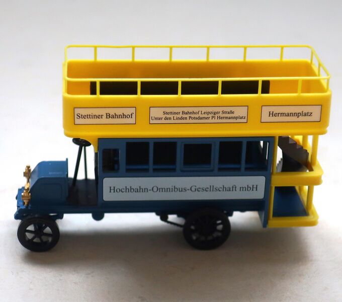 Bestand:Märklin 46829 dubbeldekker bus.JPG