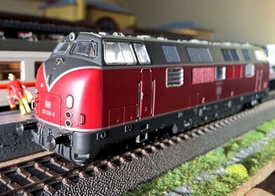 Märklin 37820 Baureihe 221 Diesellok H0 Modellbahn Katalog