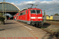 De 111 118-6 staat gereed voor vertrek met een RE-trein te Mönchengladbach Hbf.jpg