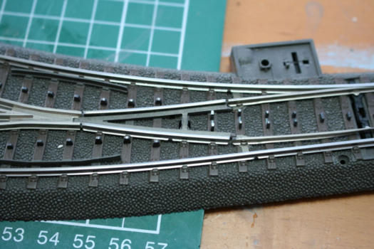 Isoleren / Polariseren van C-rail wisseltongen - 3rail Wiki