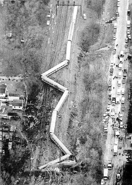 Bestand:1987 Maryland train collision aerial.jpg
