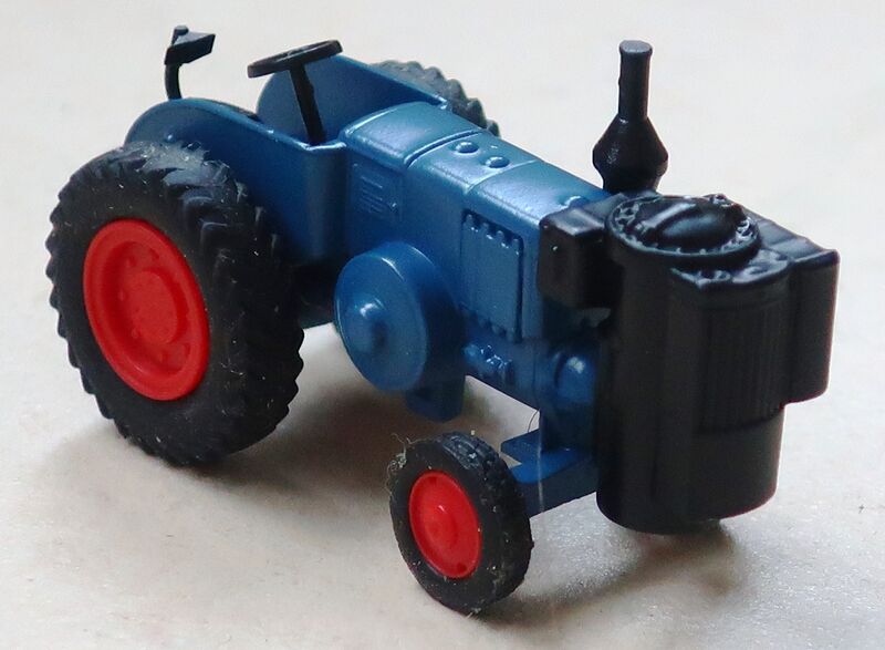 Bestand:Märklin 46823 Lanz Bulldog tractor met houtvergasser.JPG