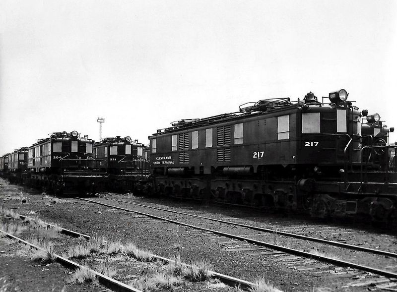 Bestand:NYC-P electric locomotives at GE Erie 1954.jpg