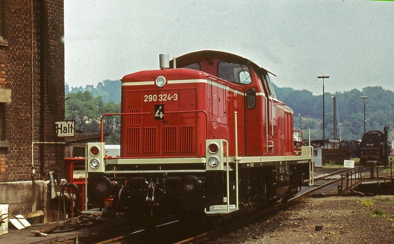 Bestand:DB 290 324 Bw Ulm zomer 1973.jpg